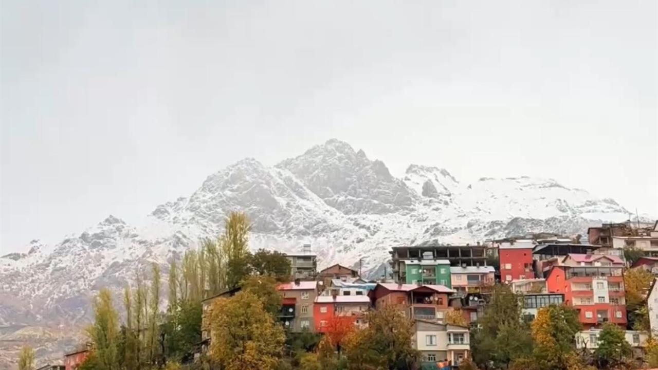 Şırnak Beytüşşebap'ta Yoğun Kar Yağışı Ulaşımı Olumsuz Etkiledi