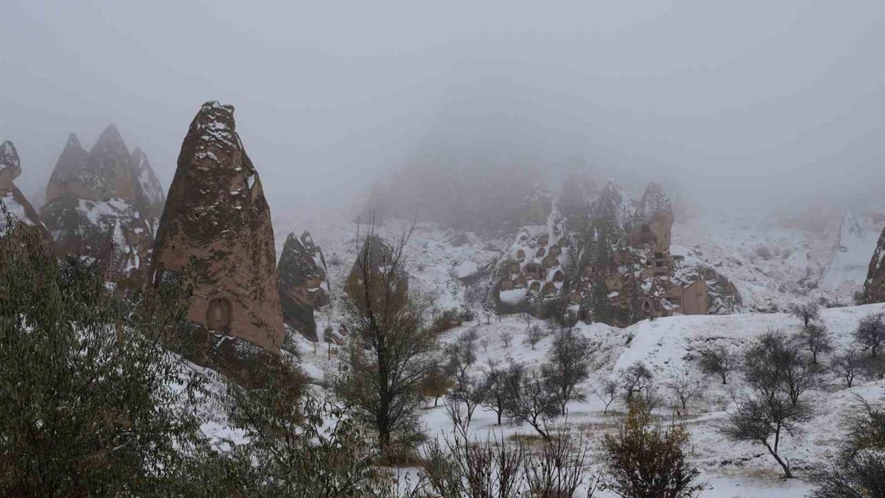 Nevşehir Kapadokya'da Karlı Manzara Ziyaretçileri Büyülüyor