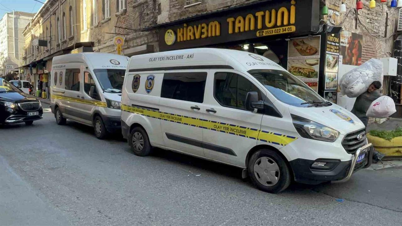 İstanbul Fatih'te Bir Otelde 2 Turist Hastaneye Kaldırıldı