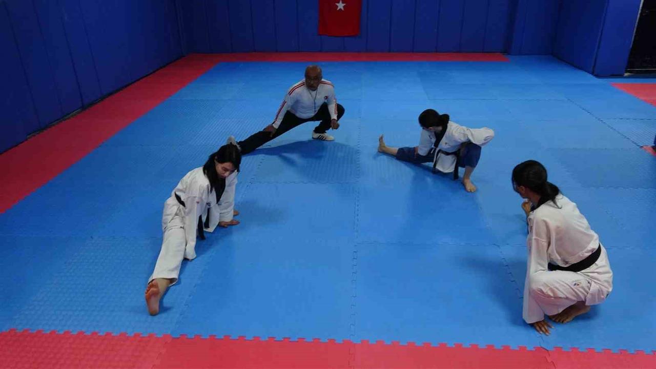 Gaziantep'te Babalarının Desteklediği Üç Kız Kardeş, Milli Tekvando Sporcuları Oldu