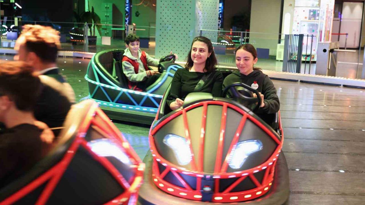 Osmangazi'de Başarılı Dijiders Öğrencilerine Eğlence Merkezinde Ödül Verildi