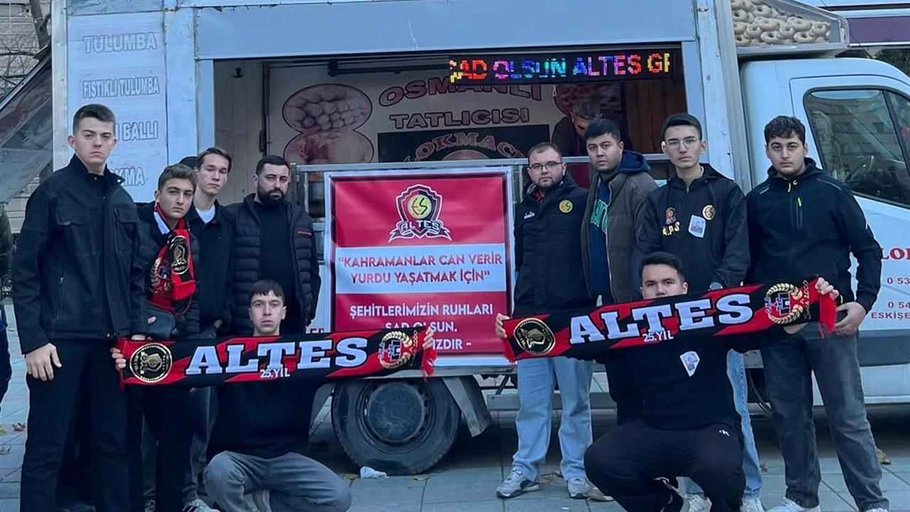 Eskişehir'de Eskişehirspor Taraftar Grubu, Şehitler İçin Lokma Dağıttı