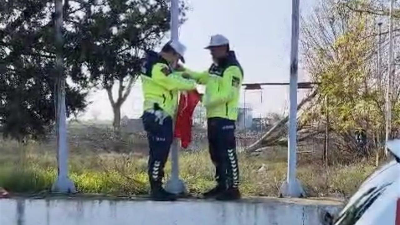 Tekirdağ Hayrabolu'da Jandarma Ekipleri Bayrağı Değiştirdi