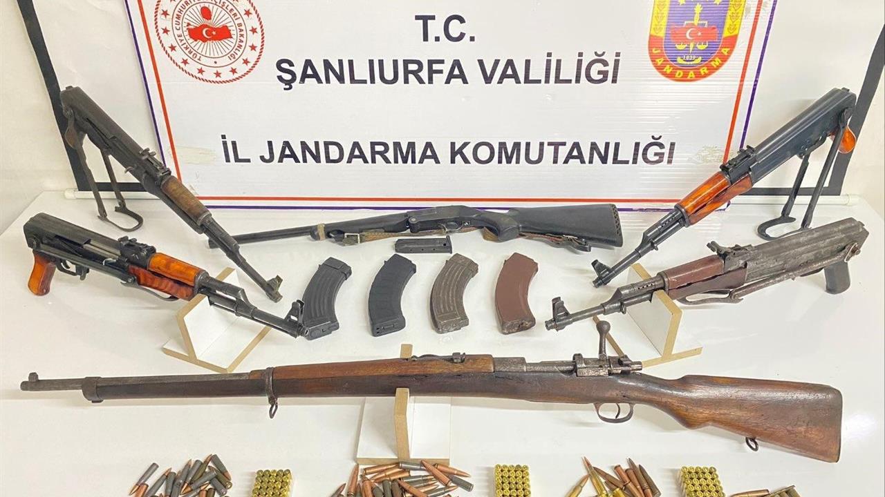 Şanlıurfa Siverek'te JASAT Ekipleri Tarafından Gerçekleştirilen Operasyonda Çok Sayıda Silah Ele Geçirildi