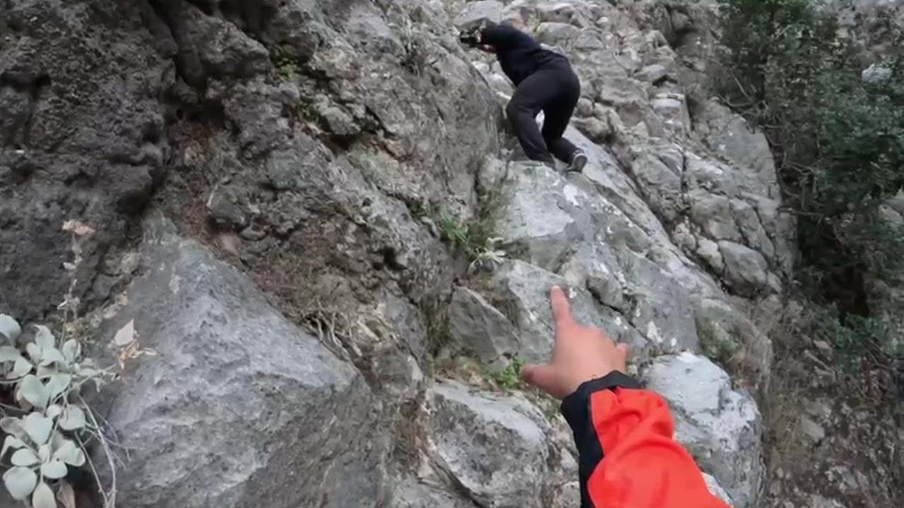 Antalya Konyaaltı'nda Dağda Mahsur Kalan İki Gencin Kurtarılma Süreci