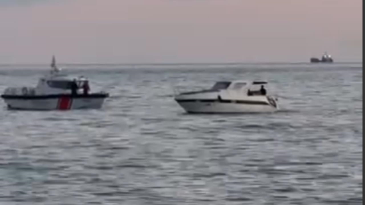 Mersin'de Tekne Su Almaya Başladı, Sahil Güvenlik Kurtardı!
