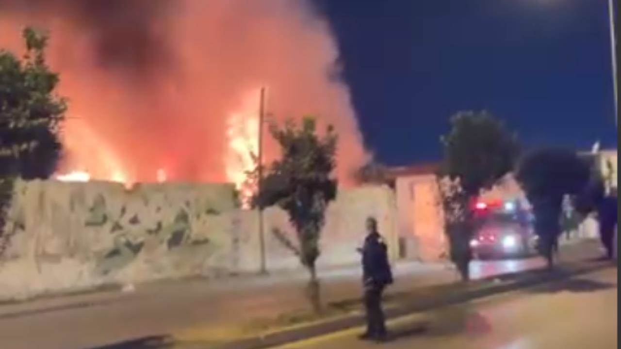 Çilek Mahallesi'nde Yangın: Alevlere İtfaiye Müdahale Ediyor!