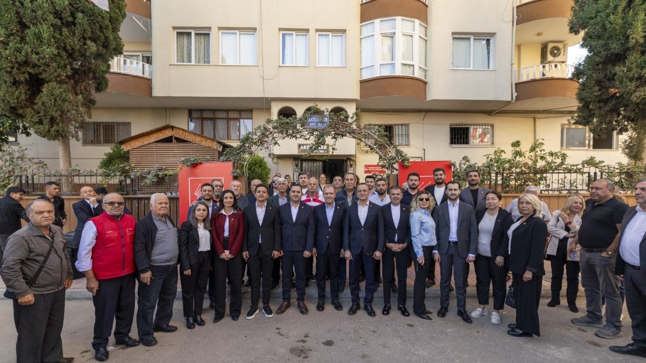 Mersin Büyükşehir Belediye Başkanı Vahap Seçer Mezitli’de Partilileri Ziyaret Etti: Seçer, Mezitli’ye Yapılan ve Yapılacak Olan Projeleri Anlattı