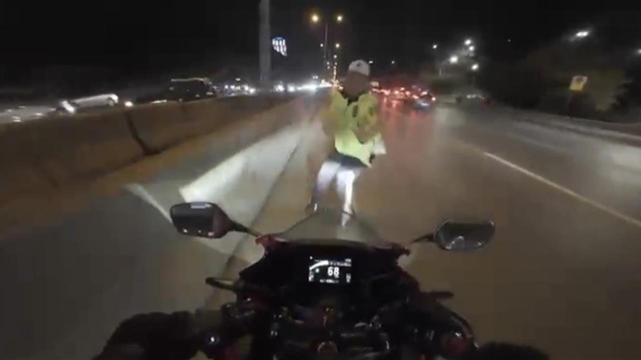 İstanbul Maltepe'de Motosikletin Çarptığı Trafik Polisi Hastaneye Kaldırıldı