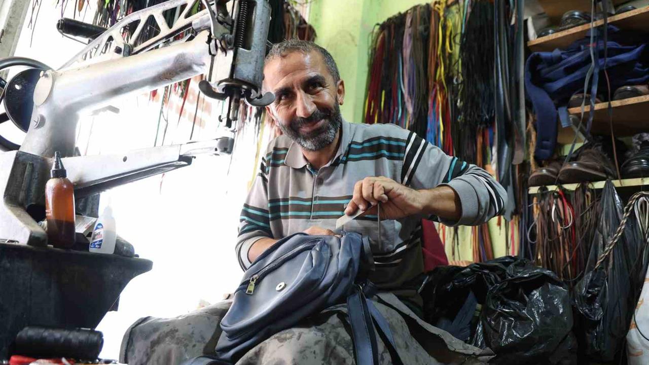 Adana'da Viral Olan "Fakirin Atlayışı" Videosu ile Tanınan Ayakkabı Boyacısı: "Çocuklarımı Mutlu Etmek İçin Her Yıl Tatile Giderim"