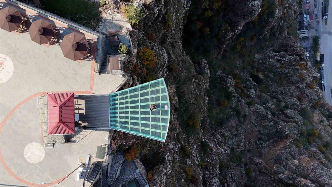 Gümüşhane'de Tarihi Mekanlarda Viyolonsel ile Unutulmaz Performans Gerçekleşti