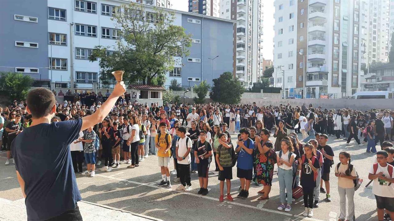 Adana'da 547 Bin 59 Öğrenci Yarın Sınıflara Dönüyor