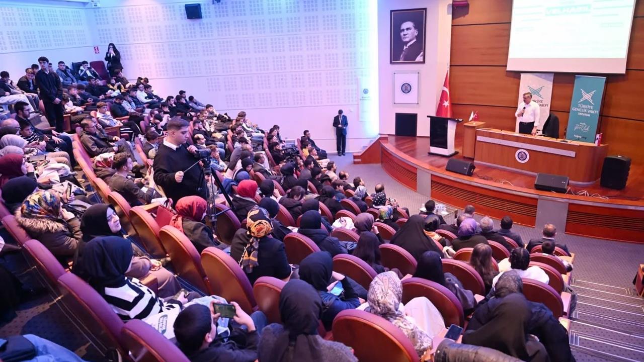 Erzurum Valisi Mustafa Çiftçi, İsmail Kahraman ile ilgili hatıralarını paylaştı.