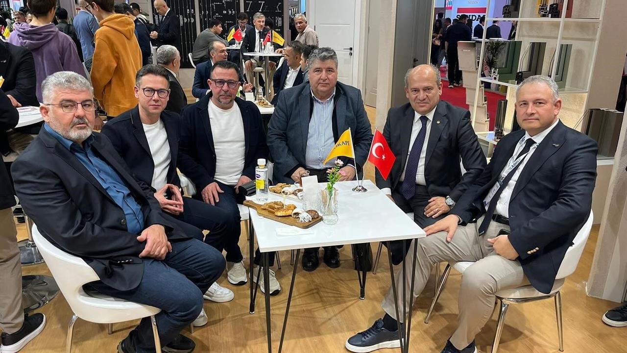 Balıkesir Edremit Ticaret Odası, İstanbul'daki Fuarları Ziyaret Etti