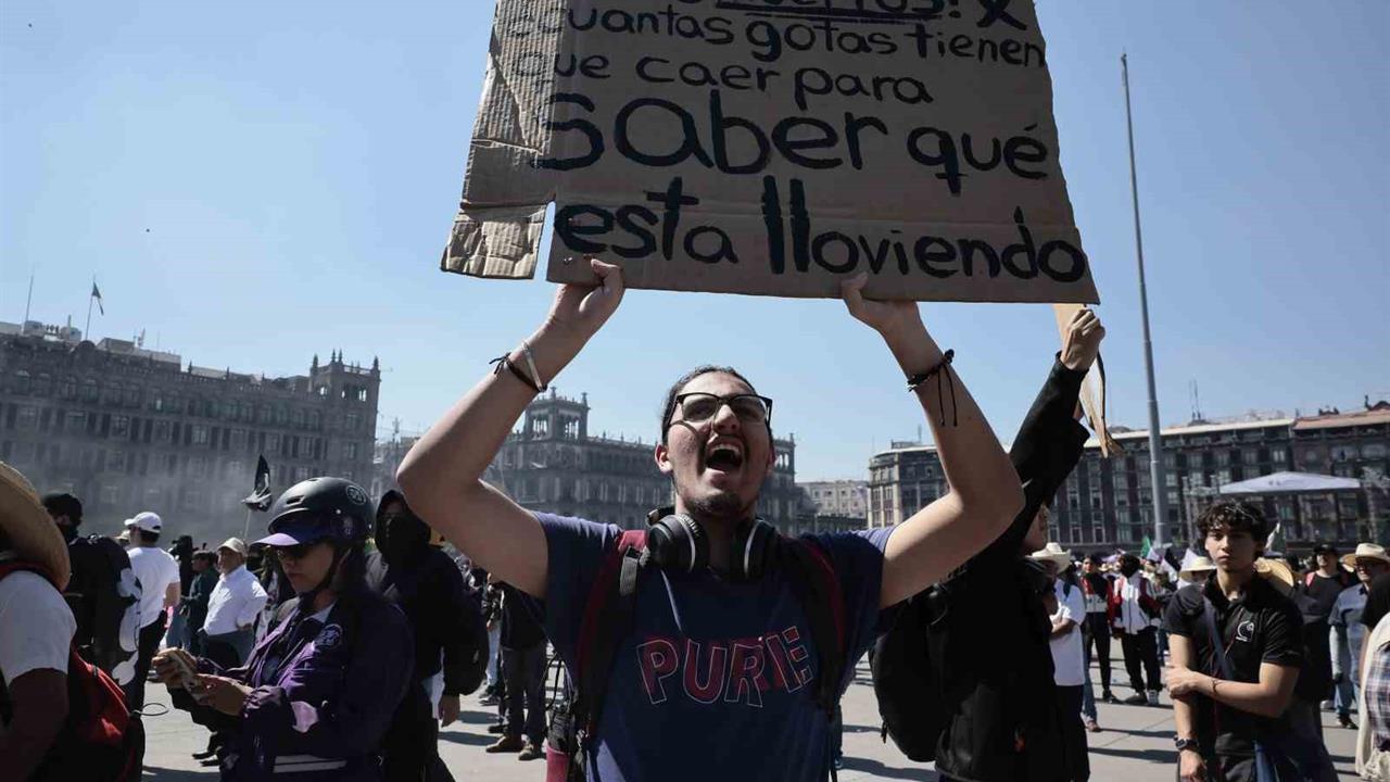 Meksika City'de Hükümet Karşıtı Protestoda 120 Yaralı