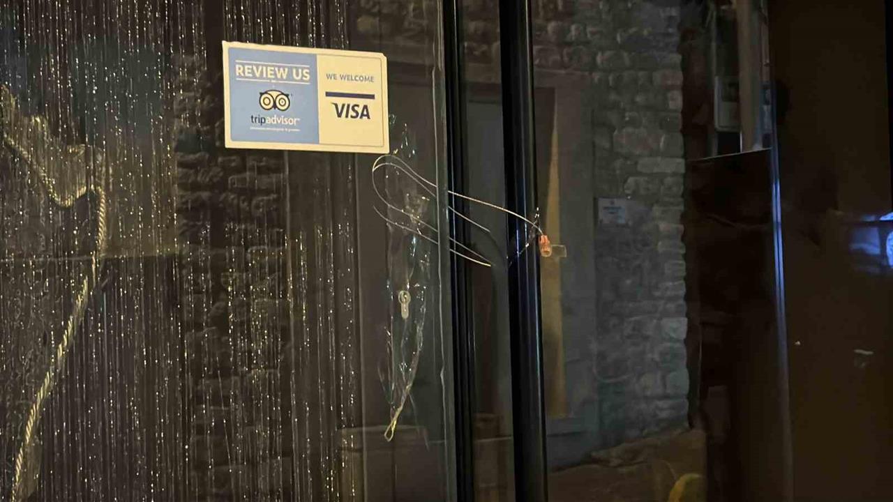 Fatih'te Bir Otelde Mide Bulantısından Sonra Mühürleme İşlemi Gerçekleşti