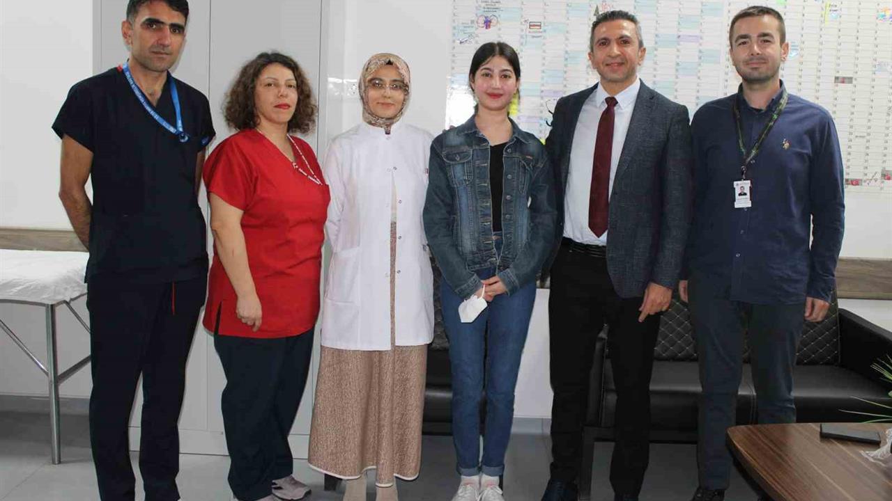 Kayseri'de Kübra Varışlı, annesinin böbreğiyle sağlığına kavuştu.