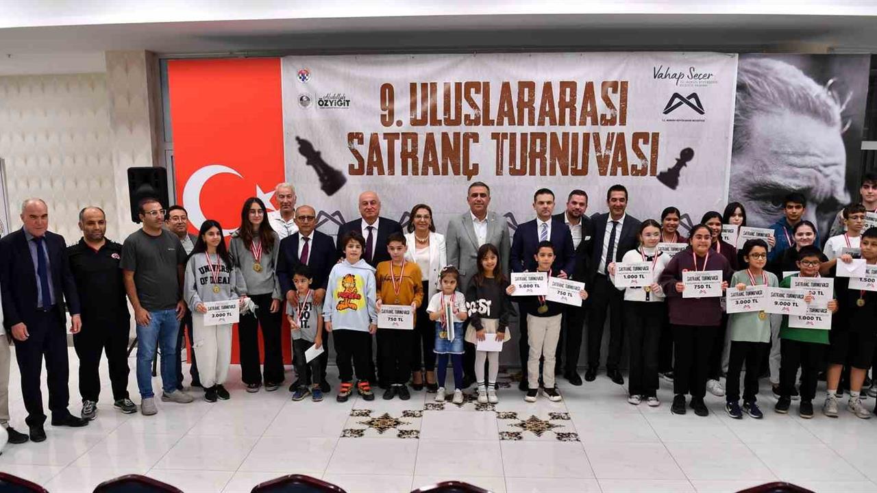 Mersin'de Düzenlenen 9. Uluslararası Satranç Turnuvası'nda Ödüller Sahiplerini Buldu