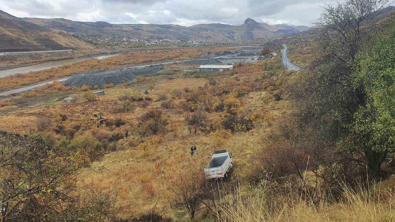 Elazığ Palu'da Kamyonetin Şarampole Uçmasında Yaralı Yok
