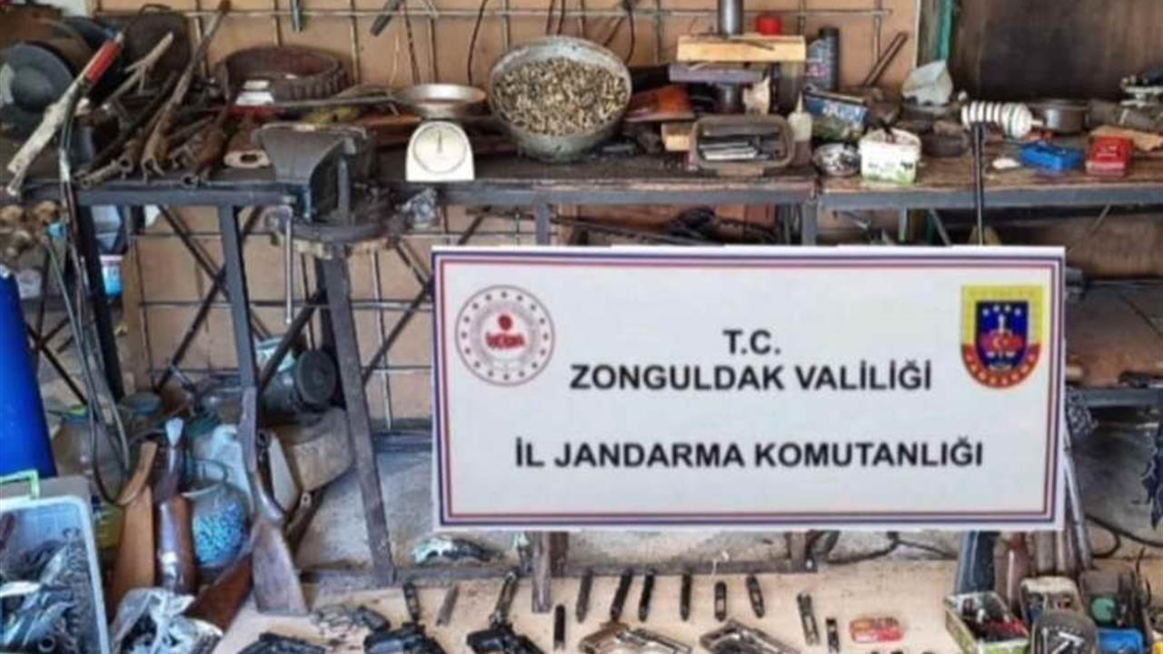Zonguldak Çaycuma'da Kaçak Silah İmalathanesinde 30 Bin Fișek Ele Geçirildi