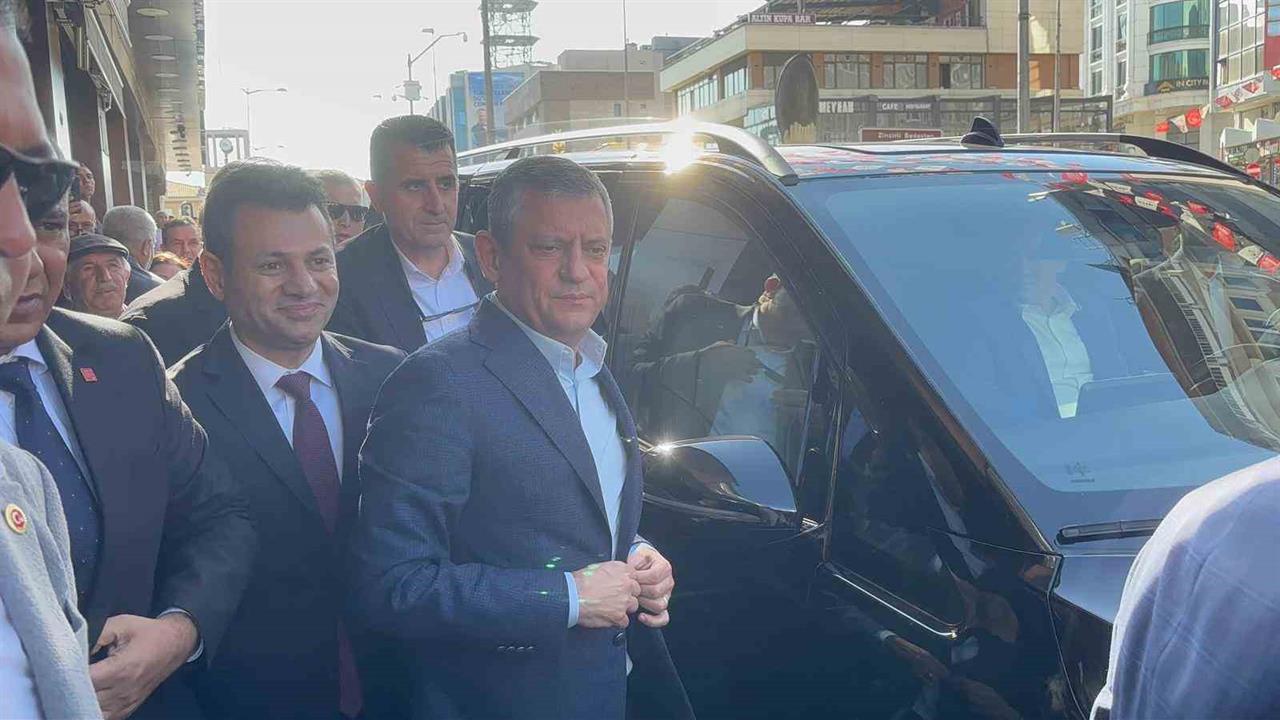 CHP Genel Başkanı Özgür Özel, Gaziantep'te Partililerle Bir Araya Geldi