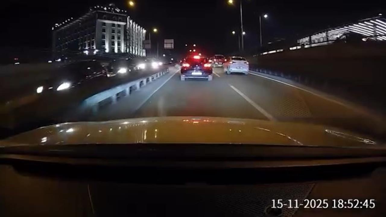 Bursa Osmangazi'de Meydana Gelen Zincirleme Trafik Kazası Araç Kamerasına Yansıdı