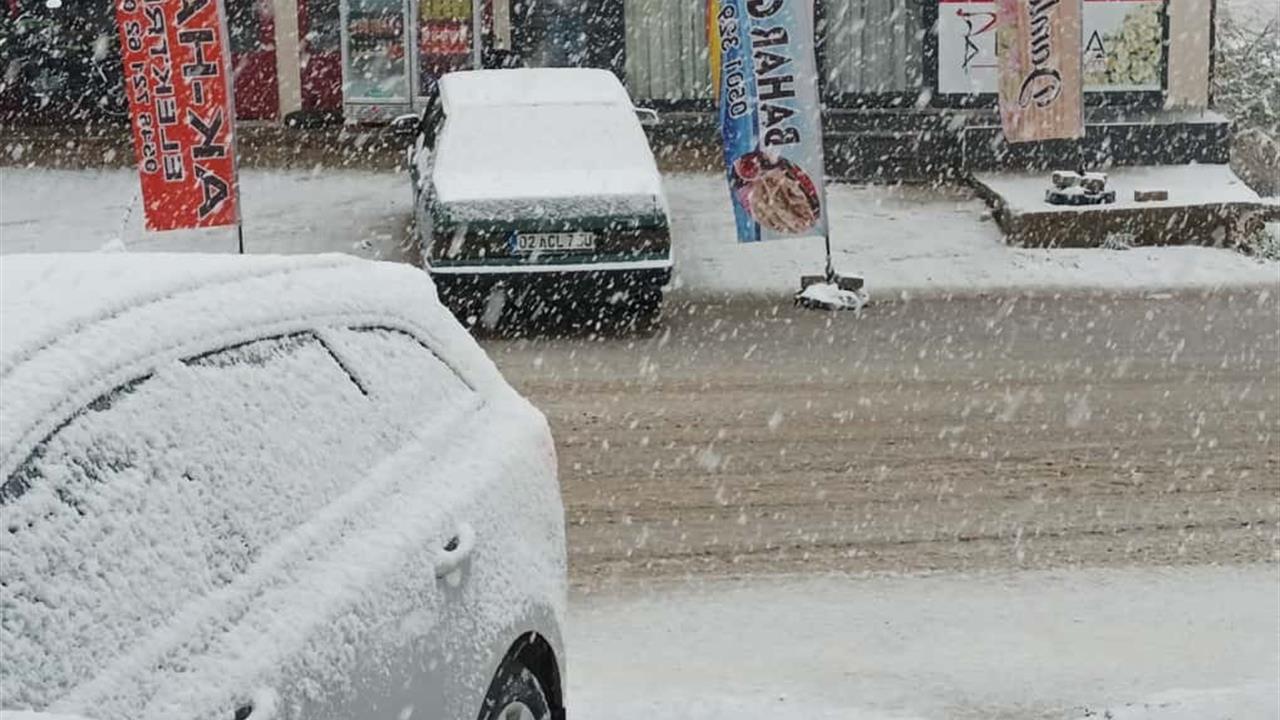 Adıyaman Çelikhan'da Yılın İlk Kar Yağışı Erken Saatlerde Başladı