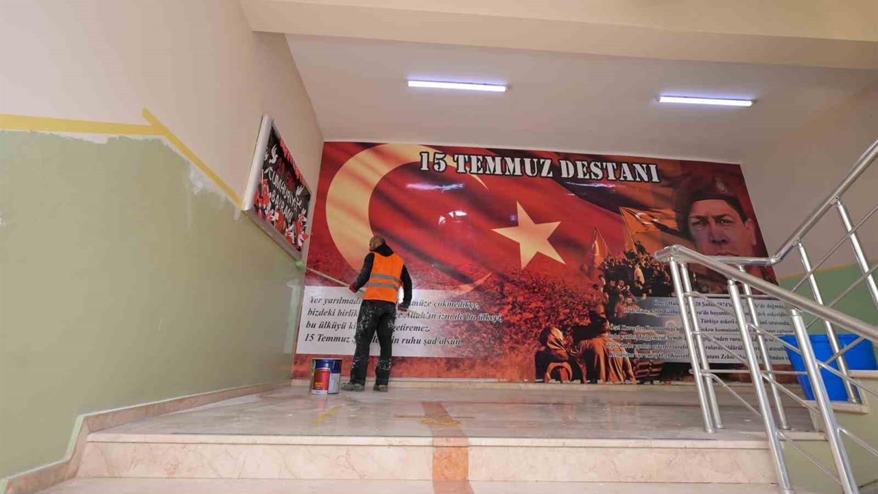 Esenyurt'ta Ara Tatilde Okullarda Bakım ve Onarım Çalışmaları Sürüyor