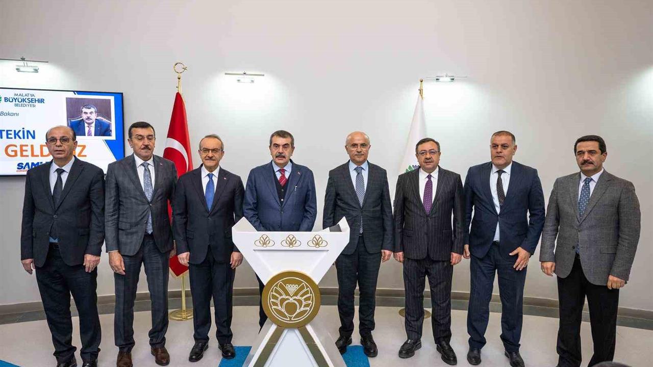 Millî Eğitim Bakanı Yusuf Tekin, Malatya Büyükşehir Belediye Başkanı Sami Er’i Ziyaret Etti