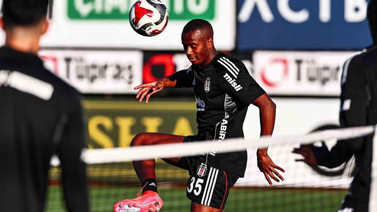 Beşiktaş İstanbul'da Samsunspor Maçı Hazırlıkları İçin Çift Antrenman Gerçekleştirdi