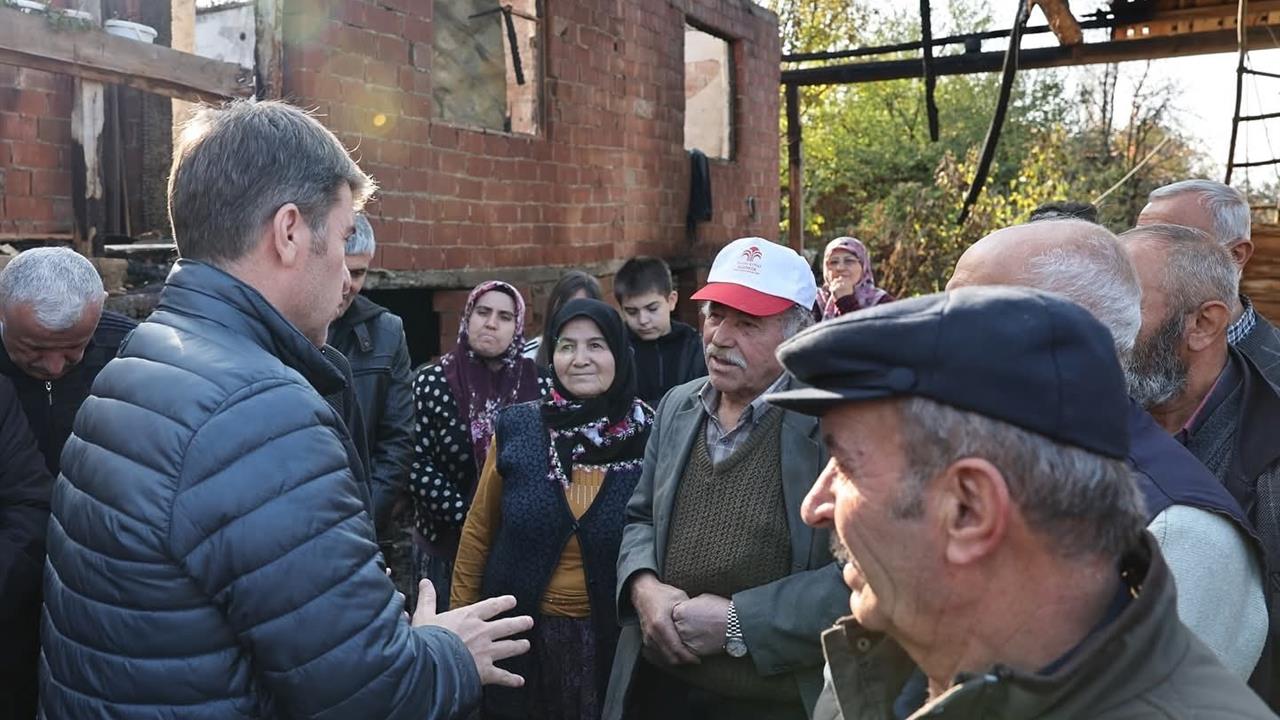 Amasya Kaleköy'de Yangında Yanan Evler El Birliğiyle Yeniden Yapılacak
