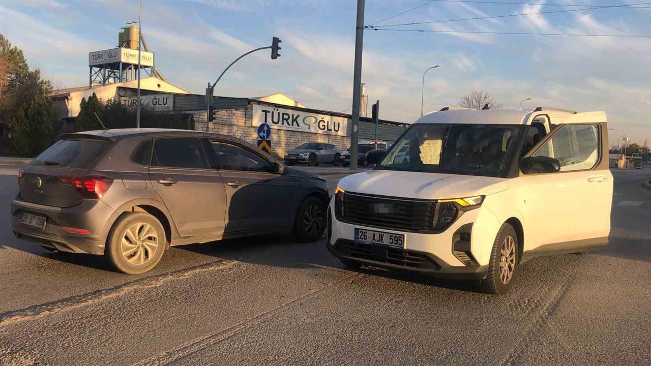 Eskişehir Batıkent'te Meydana Gelen Trafik Kazasında 6 Kişi Yaralandı