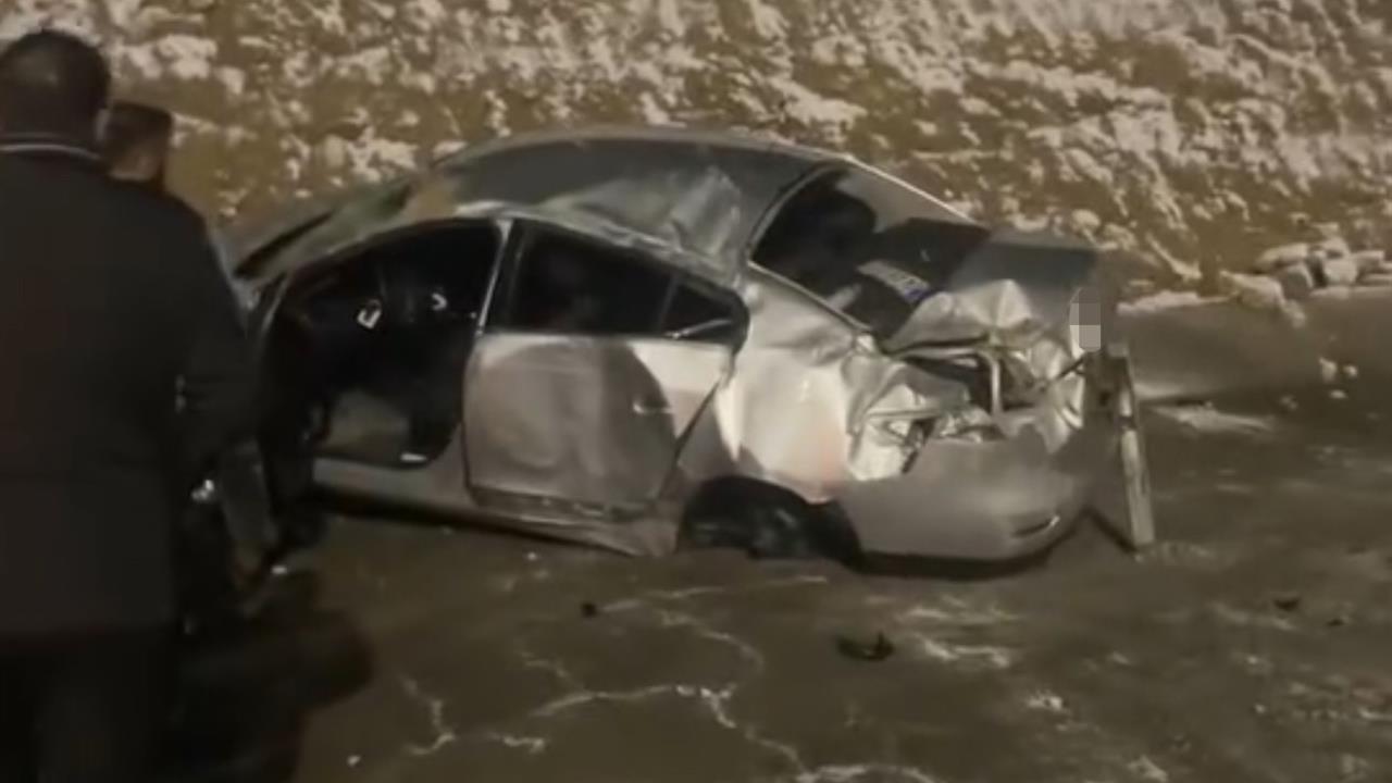 Van Hakkari Karayolu'nda Otomobilin Takla Atması Sonucu 2 Yaralı