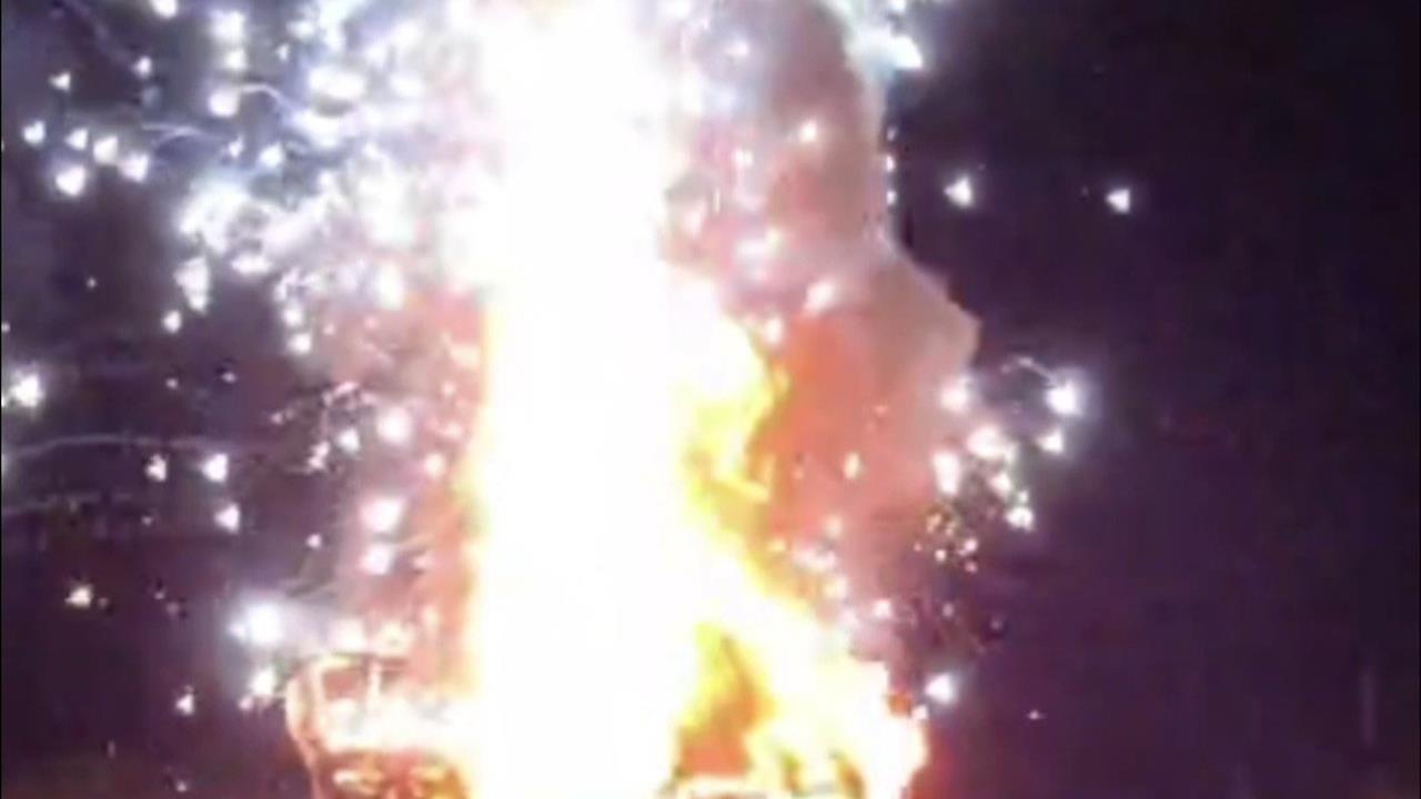 Şanlıurfa Hilvan'da Alev Alan Otomobil Patladı