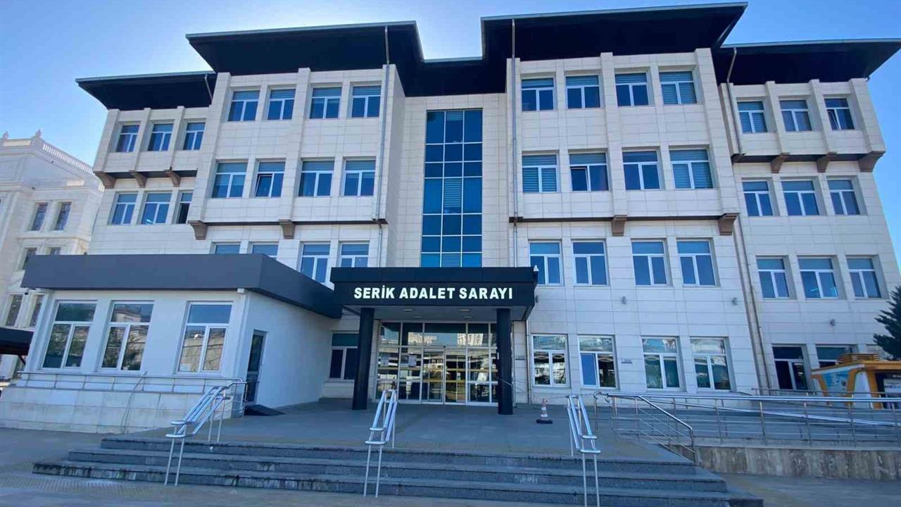 Antalya Serik'te Eski CHP İlçe Başkanı ve DSİ Müdür Yardımcısı Rüşvet Suçlamasıyla Tutuklandı