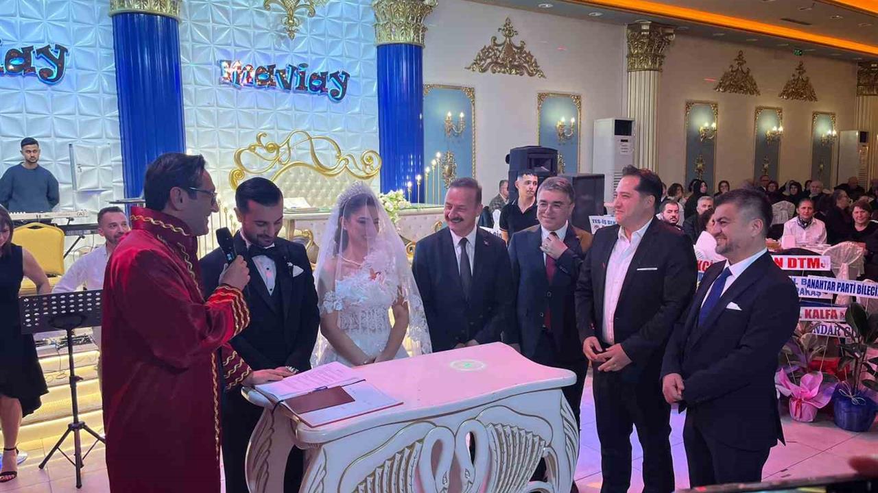 Kütahya Tavşanlı'da Anahtar Parti Genel Başkanı Ağıralioğlu'nun Şahitlik Yaptığı Nikah Töreni