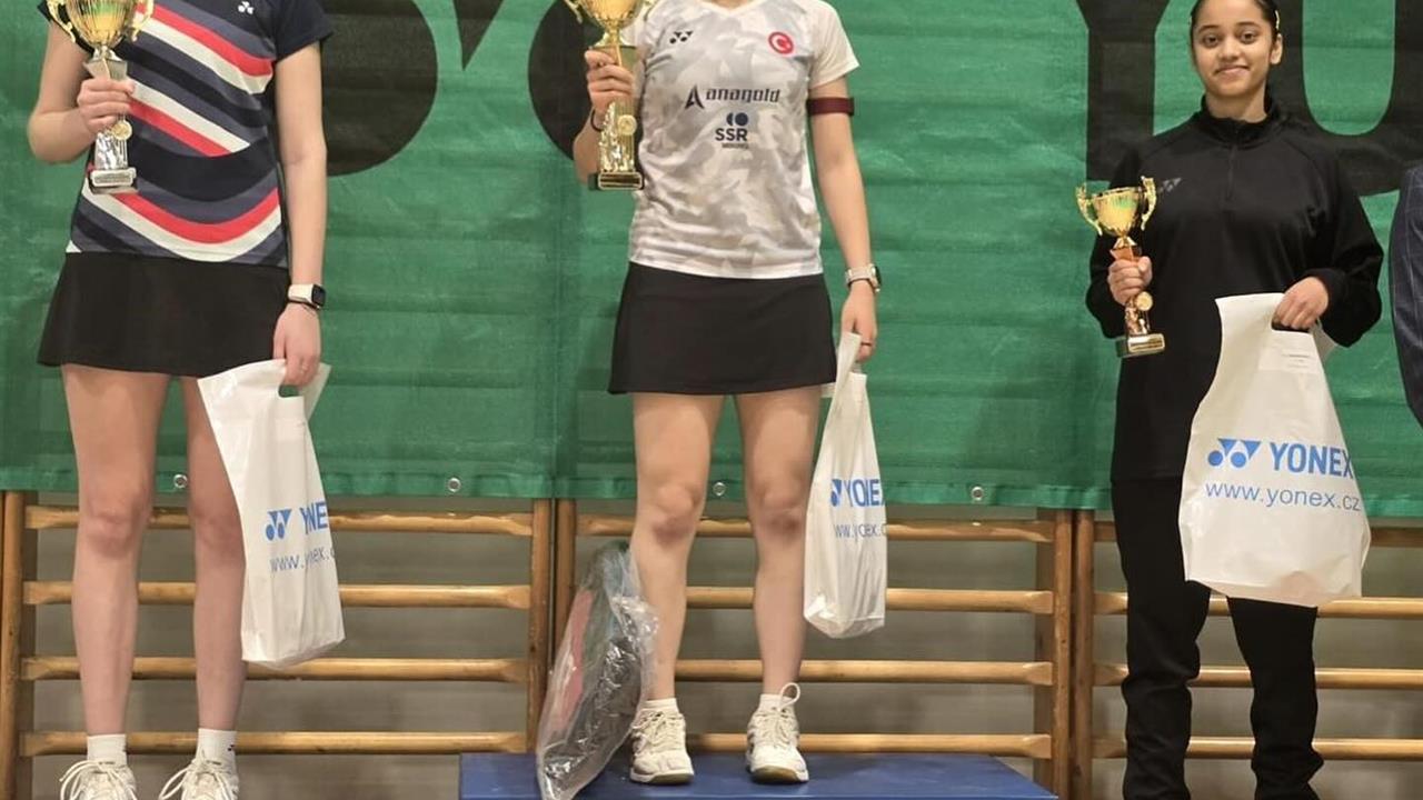 Erzincanlı Aleyna Korkut, Çekya'da Badminton'da Altın Madalya Elde Etti