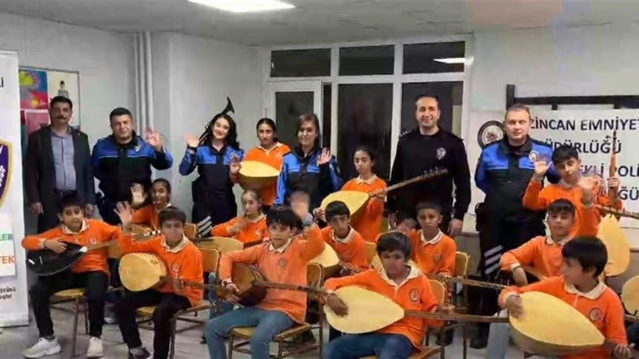 Erzincan'da Şehit Cengiz Topel Mithatpaşa Ortaokulu'na Bağlama Desteği Sağlandı