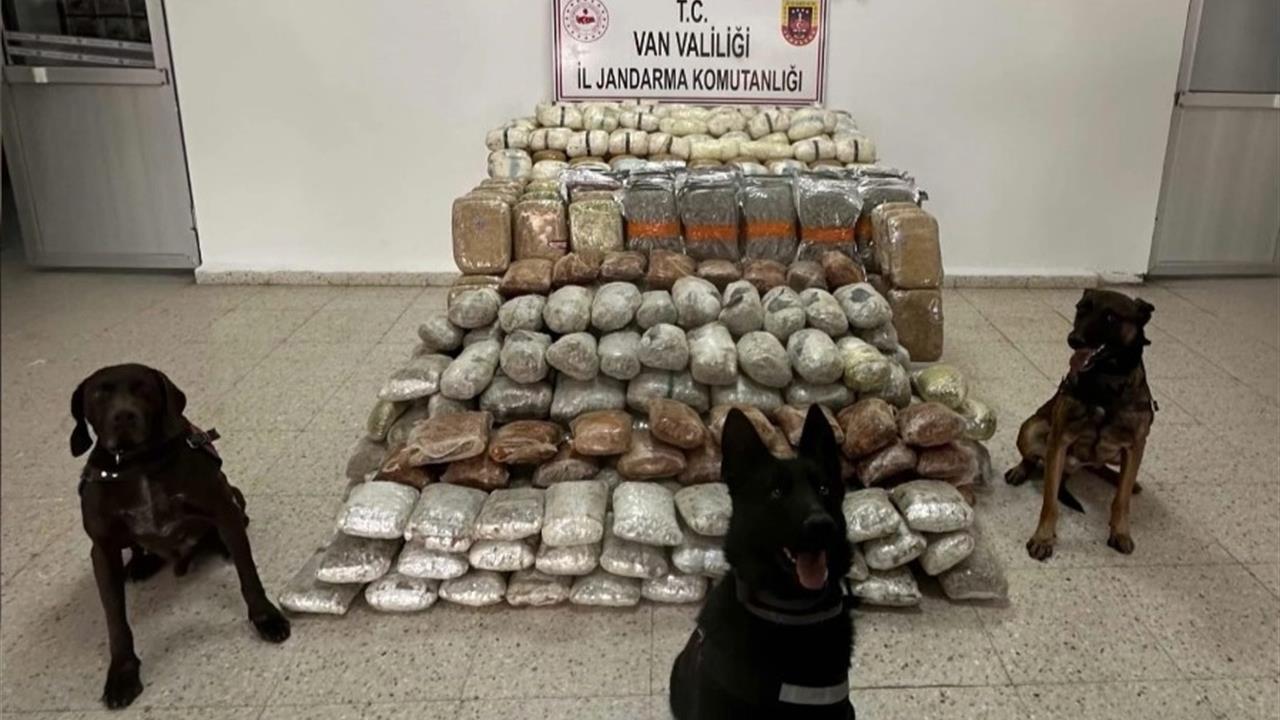 Van'da Jandarma, 324 Kilo Uyuşturucu Madde Ele Geçirdi