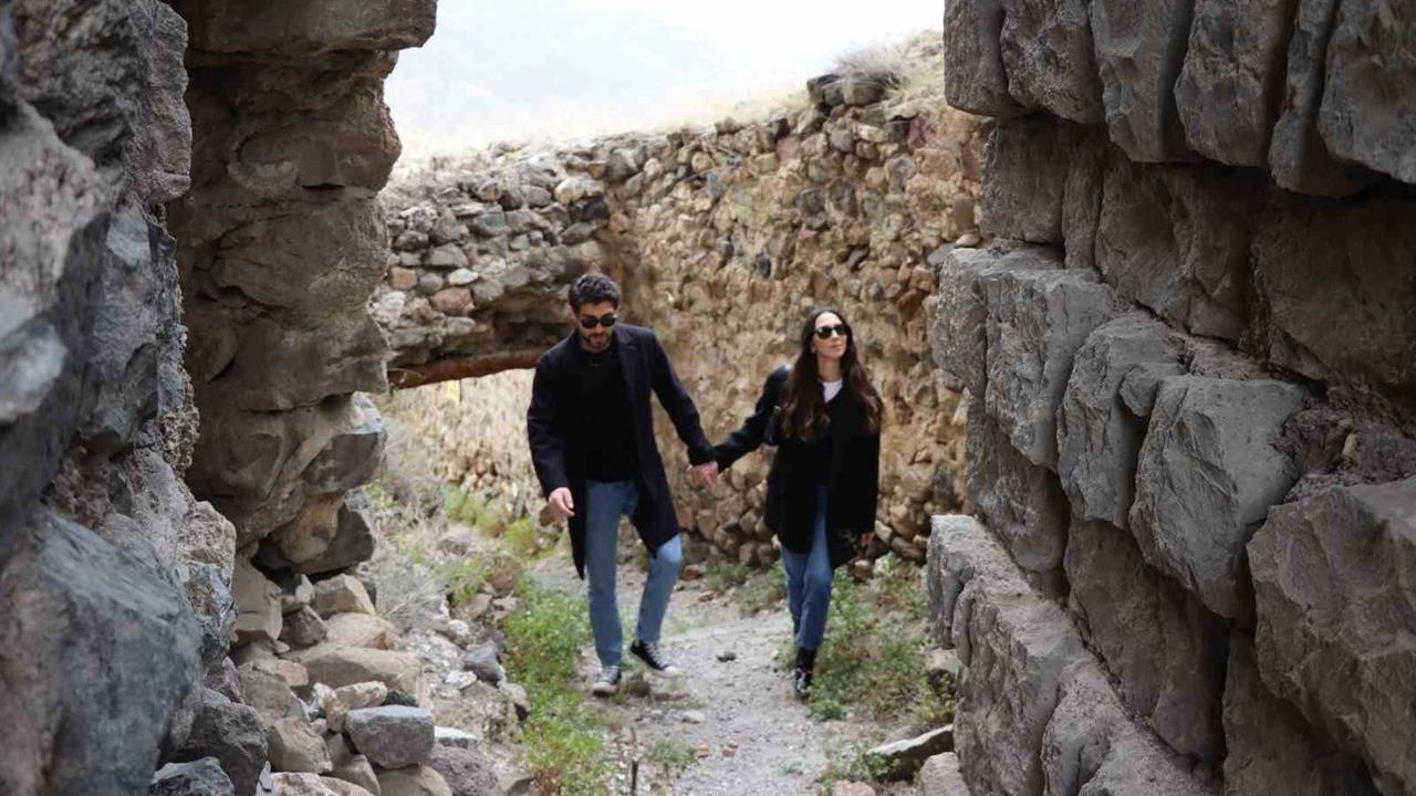 Ali Öner ve Nişanlısı Livanur Aydın Erzurum Oltu'da Zaman Geçirdi