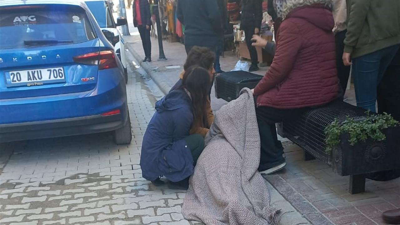 Denizli Buldan'da Ters Yöne Giren Otomobil Yaya Çarptı, 1 Yaralı