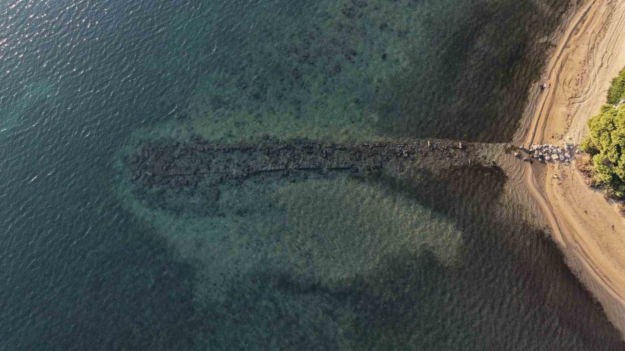 Balıkesir Erdek’te Deniz Seviyesi Düşünce Antik Liman Gün Yüzüne Çıktı