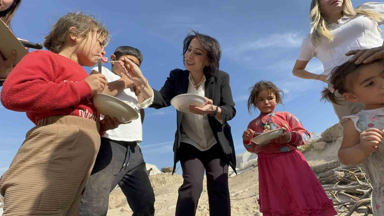 Şırnak Silopi'de Koçer Ailelerine Yönelik Doğum Günü Kutlaması Gerçekleştirildi