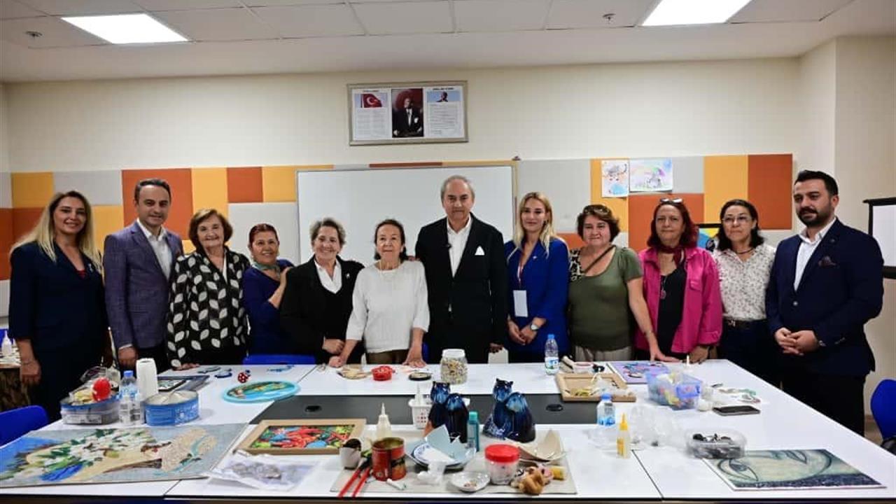 Antalya Kepez'de Sanat Atölyesi 50-90 Yaş Arası Katılımcıları Ağırladı