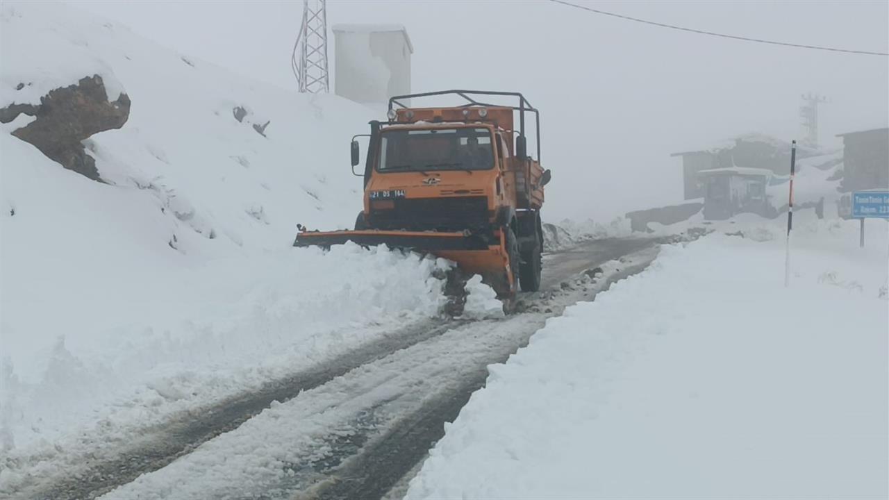 Şırnak'ta Tanin Geçidinde Yol Açma Çalışmaları Başlatıldı