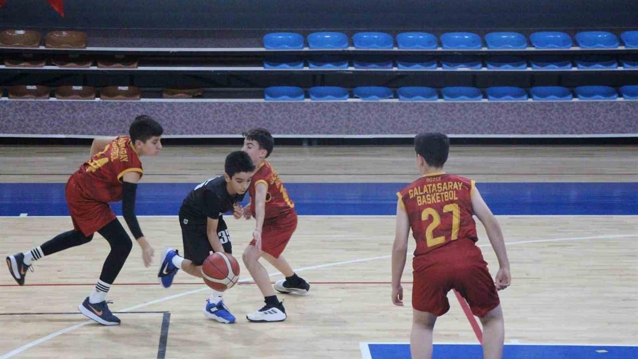 Düzce'de U-14 Erkekler Basketbol Yerel Ligi Heyecanı Başladı