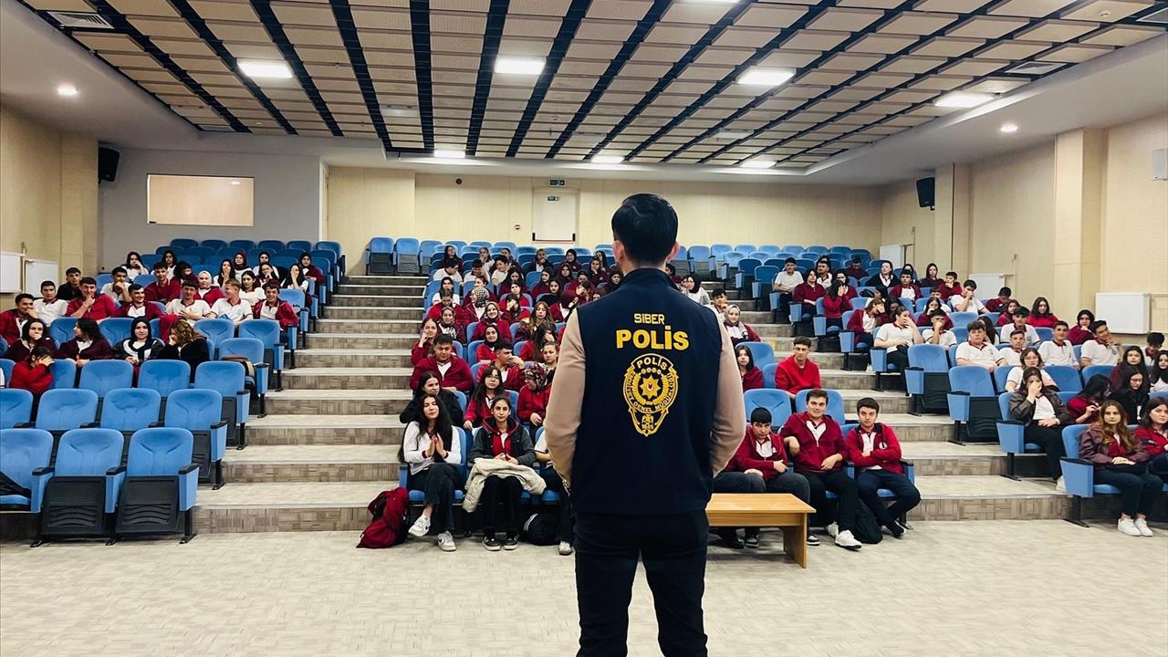 Kütahya Domaniç'te Öğrencilere Siber Suçlar Hakkında Bilgilendirme Yapıldı
