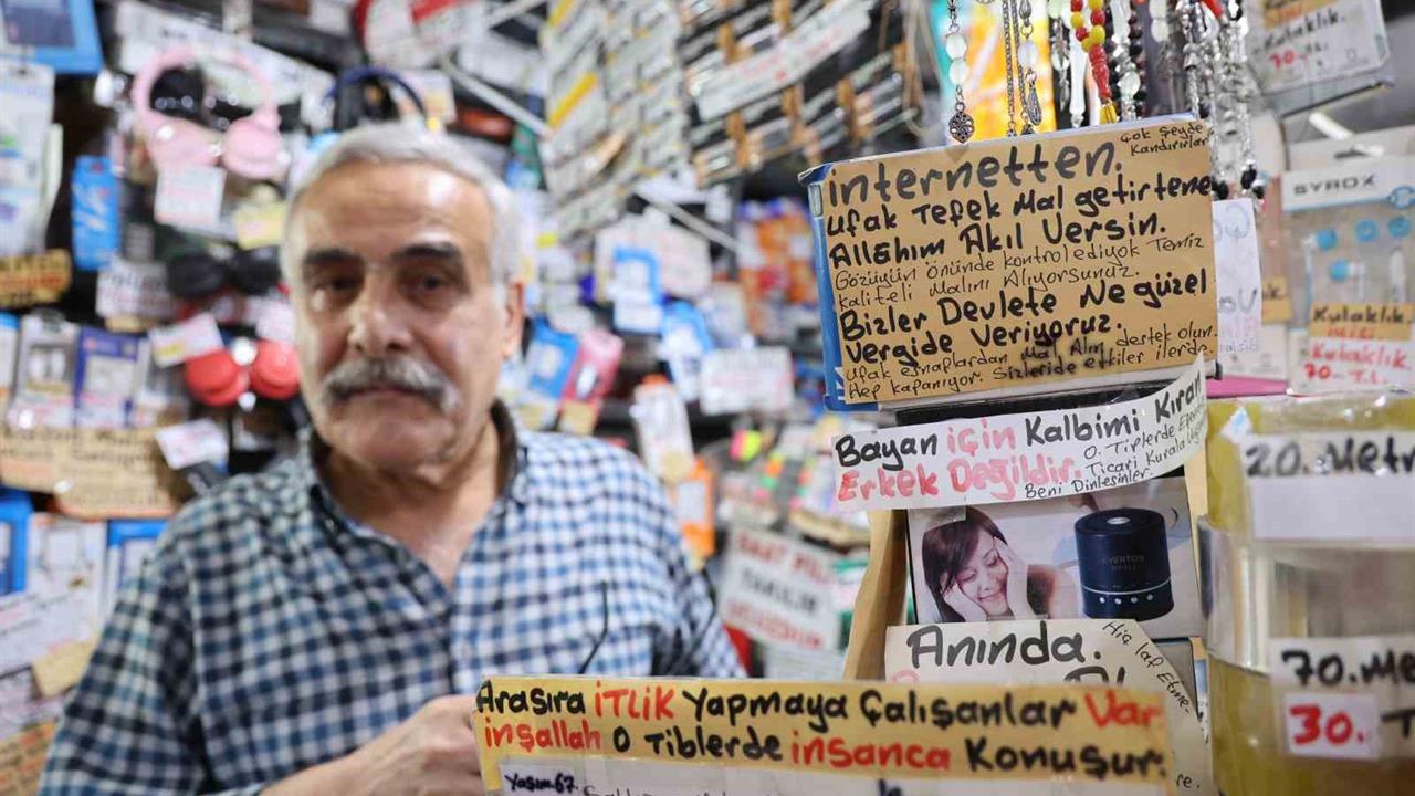 Adana Kozan'da 44 Yıldır Esnaflık Yapan Mehmet Canbolat'ın Dikkat Çeken Hayat Notları