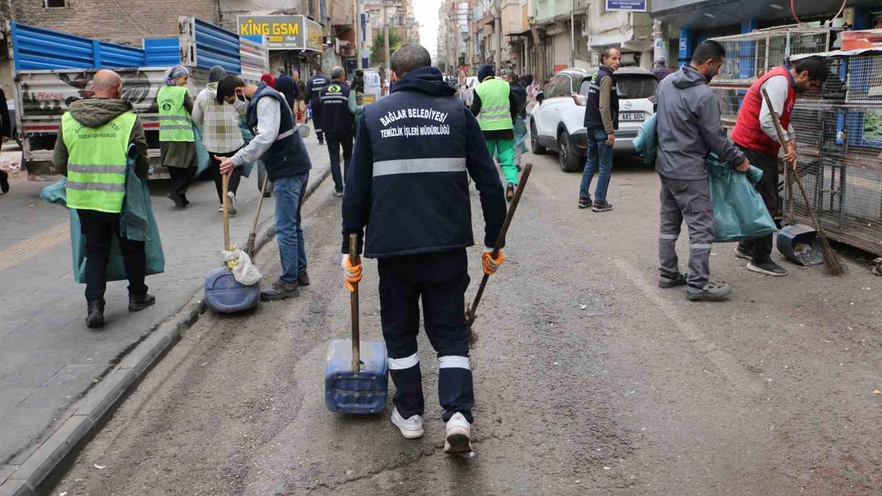 Diyarbakır Bağlar'da Temizlik İçin Halkla Birlikte Çalışmalar Yapılıyor