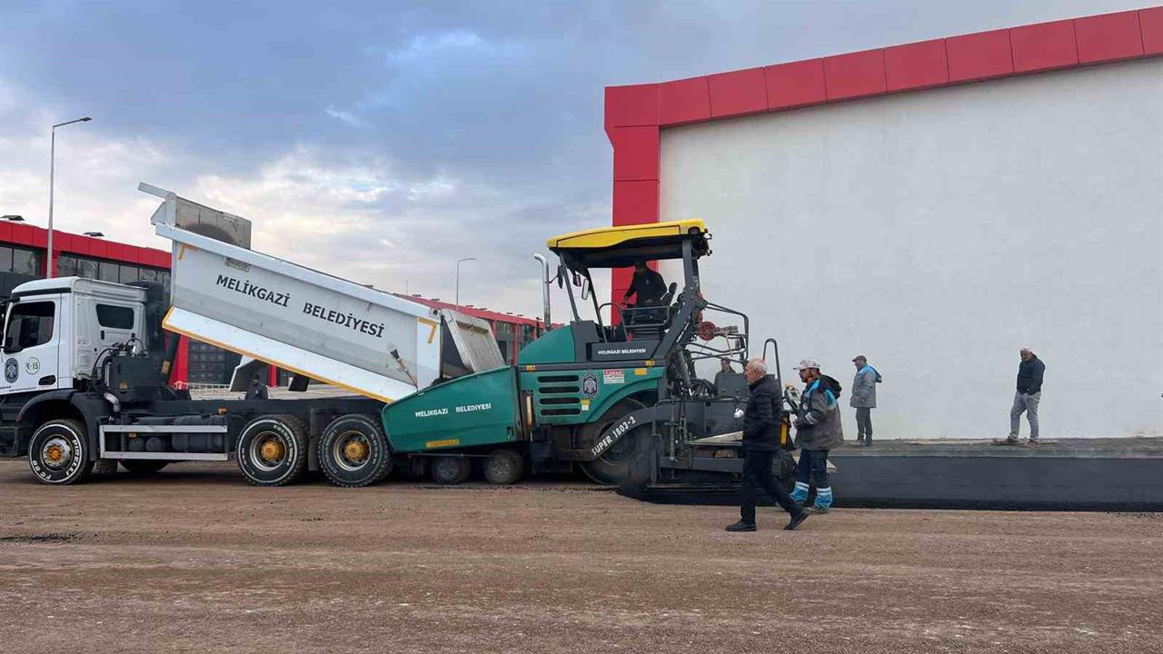 Kayseri Melikgazi'de Yeşilyurt Oto Sanayi Sitesi'nde Asfalt Çalışmaları Başladı ve Kuralar Yakında Çekilecek